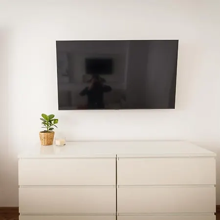 Design / 2 / / Contactless Check-in *