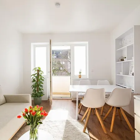 Design / 2 / / Contactless Check-in Apartment Hannover