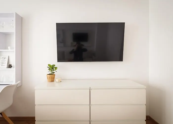 Design / 2 / / Contactless Check-in *