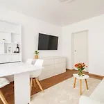 Design / 2 / / Contactless Check-in Διαμέρισμα