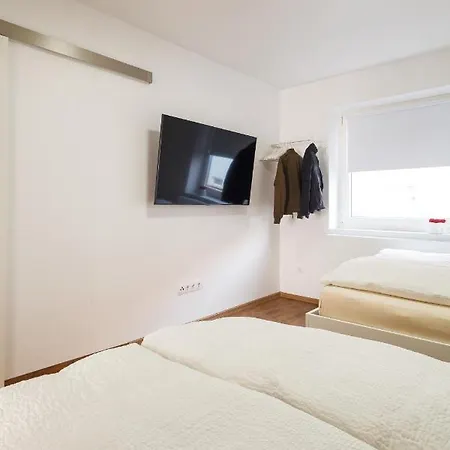 Design / 2 / / Contactless Check-in Hannover