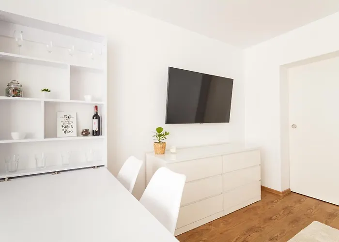 Design / 2 / / Contactless Check-in Apartman Hannover