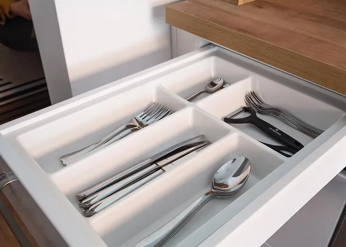 Design / 2 / / Contactless Check-in