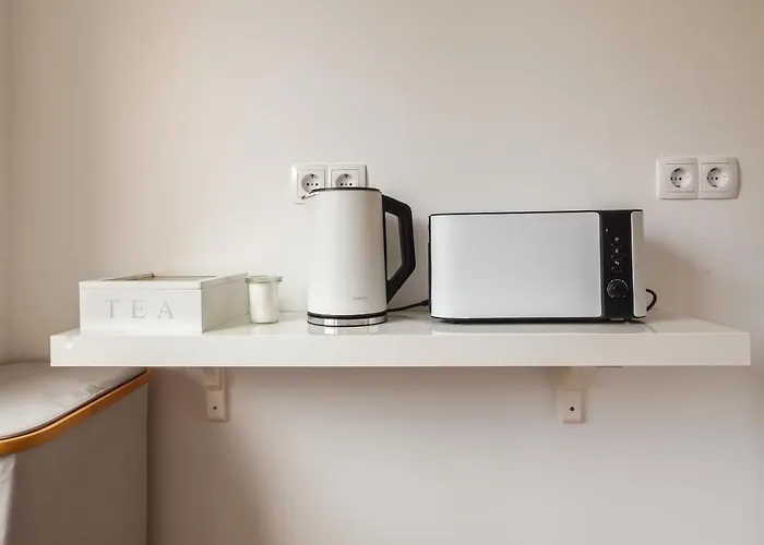 Design / 2 / / Contactless Check-in Daire Hannover