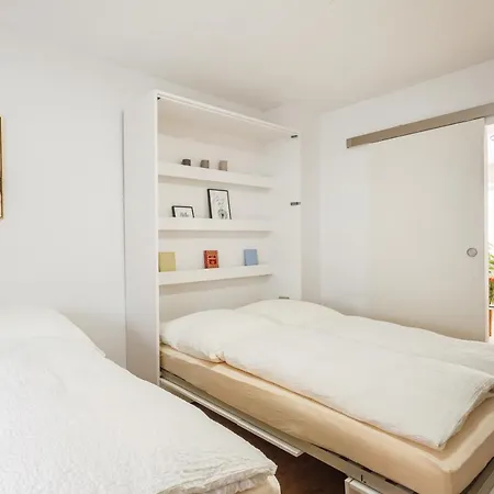 Apartment Design / 2 / / Contactless Check-in Hannover